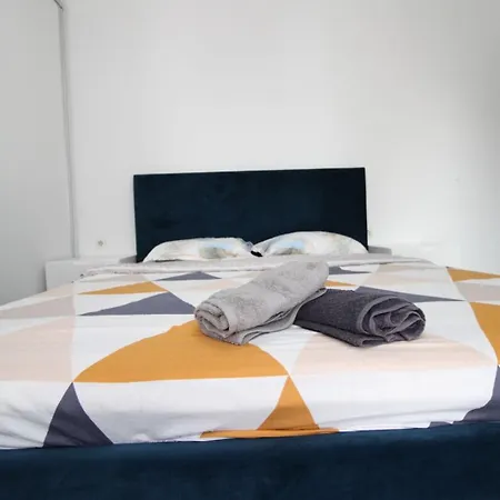 Modern 1br Center Parking Daire Filibe