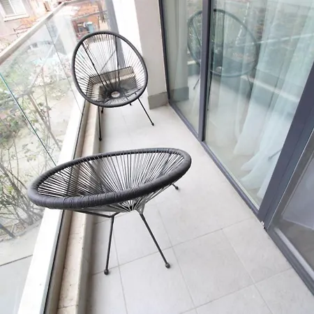 Spacious And Modern 1br Center *