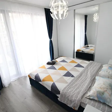 Spacious And Modern 1br Center شقة