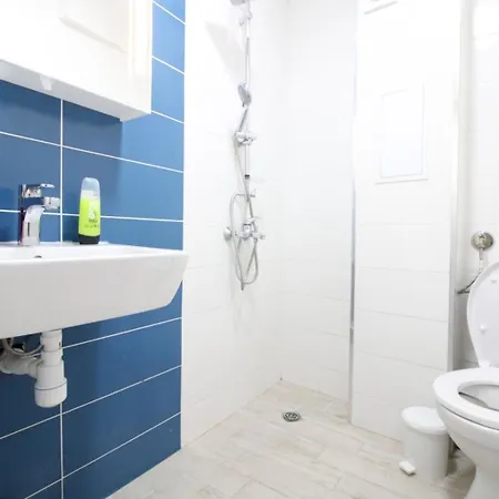 Апартамент Modern 1br Center Parking *