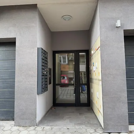 Spacious And Modern 1br Center شقة *