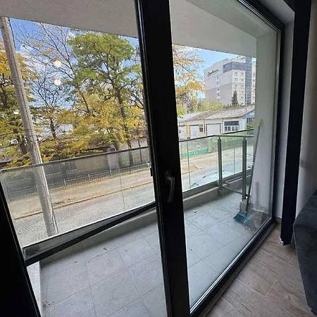 Spacious And Modern 1br Center