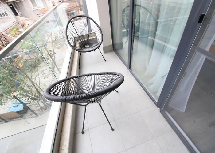 Modern 1br Center Parking *